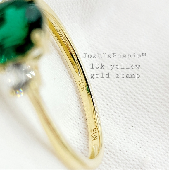 1.95ct Emerald three-stone cocktail ring in 10K yellow gold - Picture 13 of 17